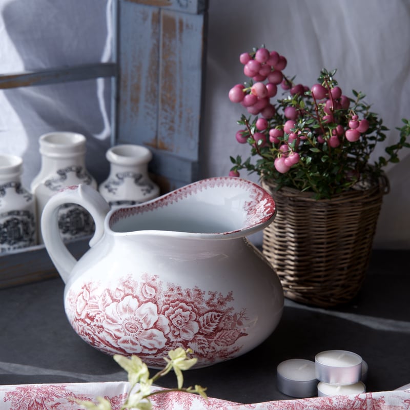 アンティークフランス ピケ風モチーフダマスク織❖〰️ 赤糸刺繍花型ドイリー アンティークフランス ピケ風モチーフダマスク織❖〰️ 赤糸刺繍花型