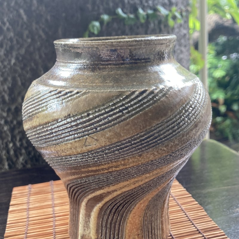 櫛目模様の花入れ （Mサイズ）Vase with comb pattern | 亀翁窯分室 /