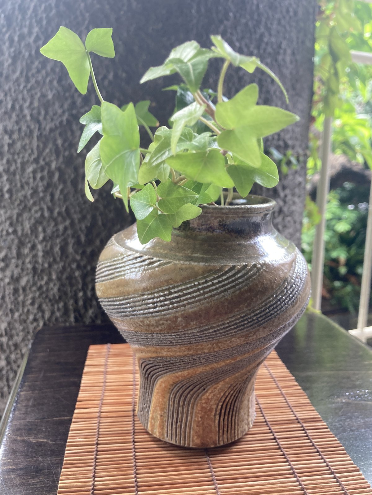 花瓶 うんすけかめ 櫛目模様の花入れ （Mサイズ）Vase with comb pattern | 亀翁窯分室 /