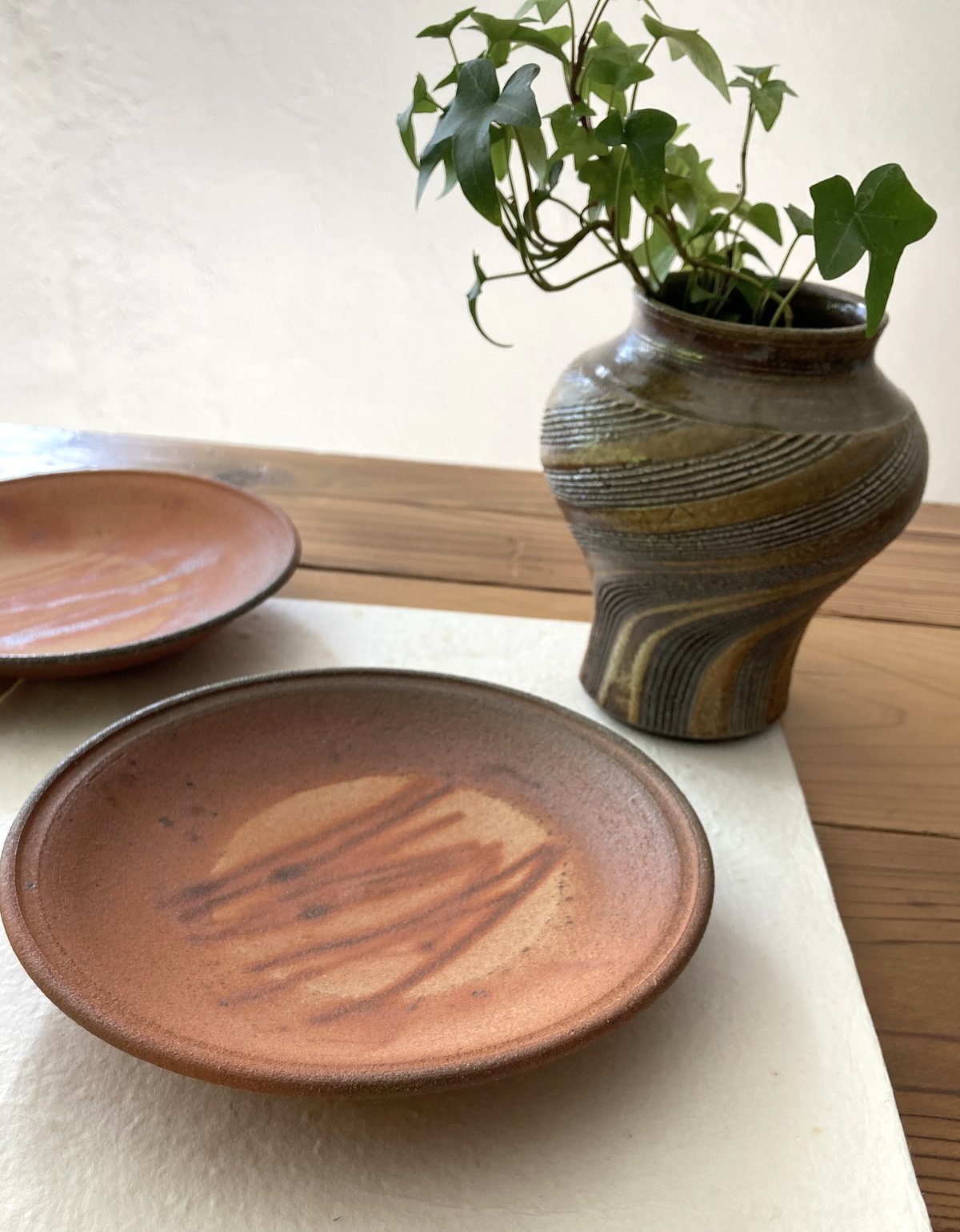 火襷（ひだすき）のお皿（小）Dish of Hidasuki (S size) | 亀翁