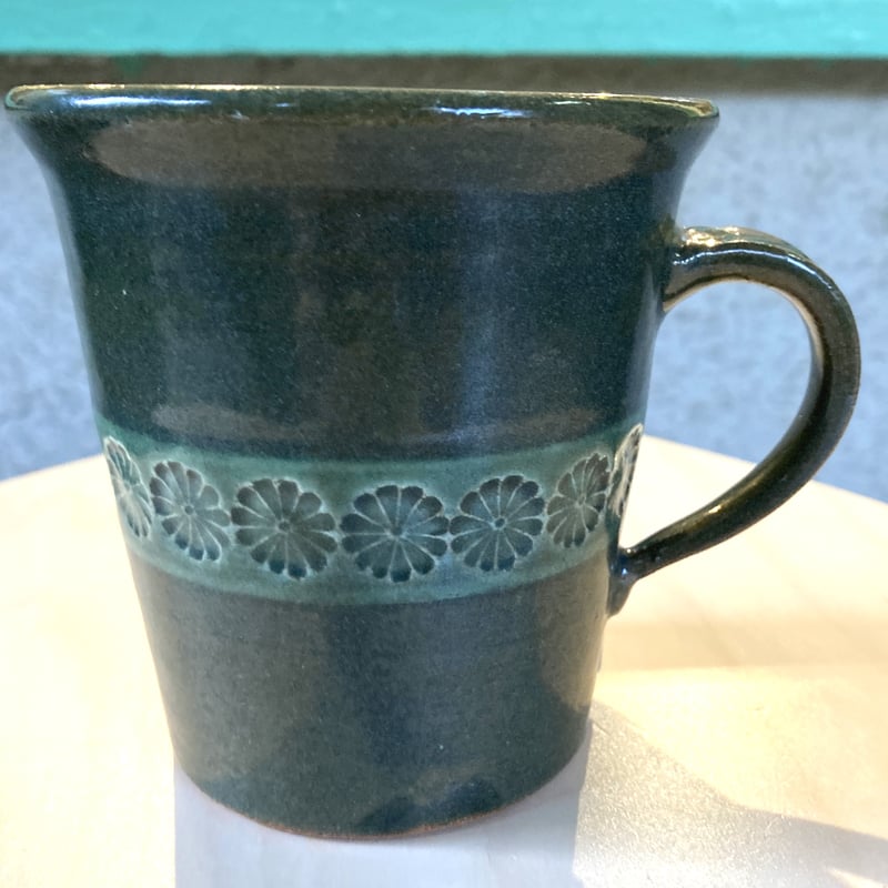 緑色のひび割れ釉の陶器カップ　清国から 緑色のひび割れ釉の陶器カップ 清国から