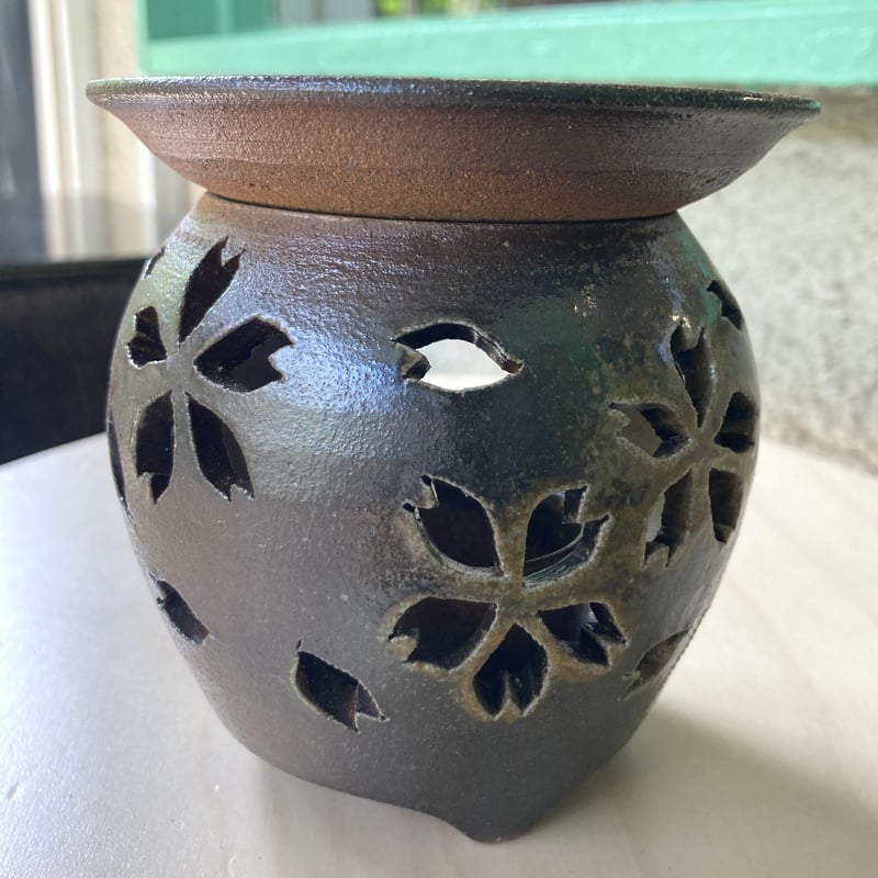 紅酸枝二重透彫り紅木盤香炉 香盒 薫香炉 沈香 檀香 工芸品 美術品 置物 Amazon｜紅酸枝二重透彫り紅木盤香炉 香盒 薫香炉 沈香 檀香