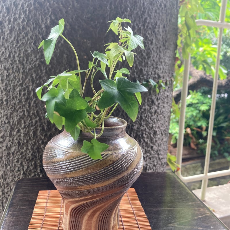 櫛目模様の花入れ （Mサイズ）Vase with comb pattern | 亀翁窯分室 /