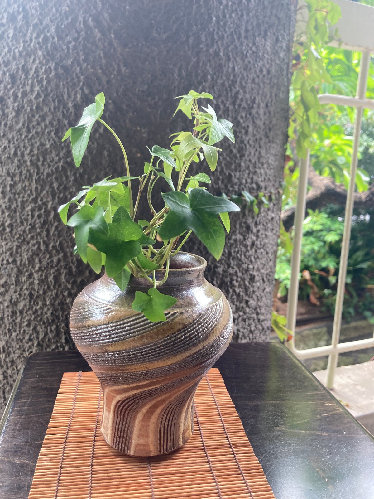 櫛目模様の花入れ （Mサイズ）Vase with comb pattern | 亀翁窯分室 /