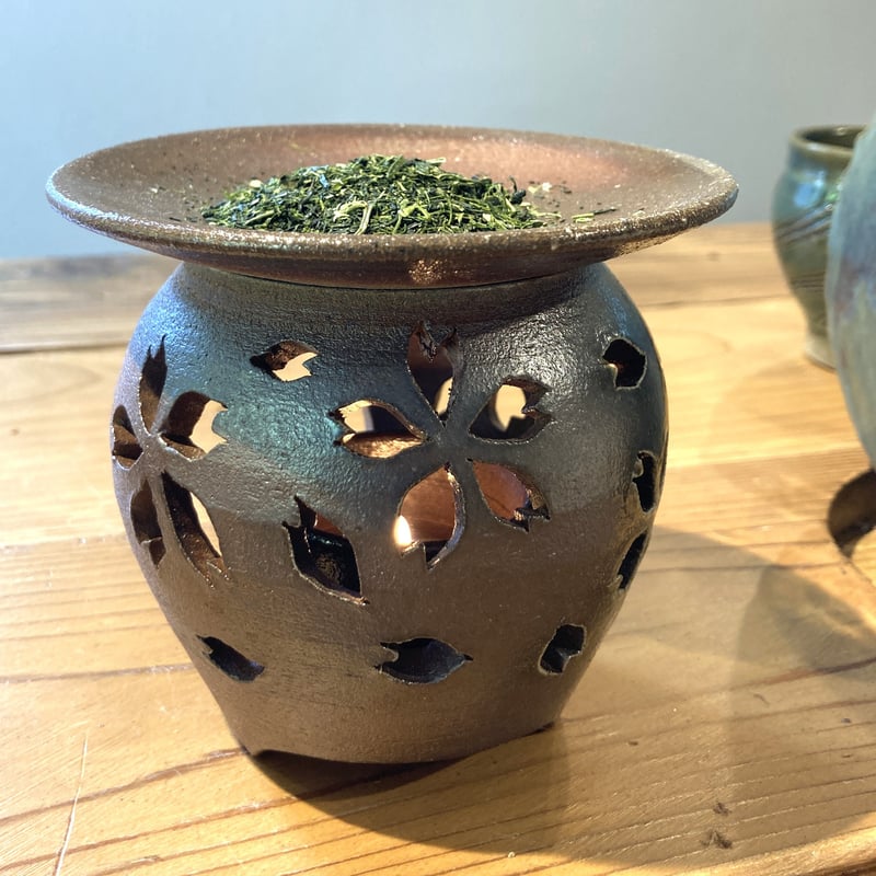 銅製花模様透かし彫り香炉 1160 佐野宏采造 透かし彫刻 菊花模様香炉