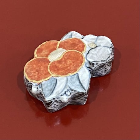 水間焼伏原窯　乾山写椿箸置　1客　(新品)