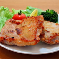 【送料無料 業務用】ローストチキンステーキ150g　30枚（5枚×6袋）【冷凍食品 業務用 鶏肉 鶏もも クリスマス バーベキュー イベント オードブル 焼き鳥 パーティ 時短】
