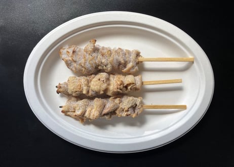 【送料無料】業務用 炭火焼鳥かわ串 35g 200本入（50本×4箱） 素焼 加熱済み 冷凍焼き鳥 鶏皮 鳥皮 イベント 学園祭 祭り 居酒屋 キッチンカー向け
