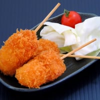 【送料無料 業務用】うずらウィンナー串20g　200本（20本×10袋）【冷凍食品 業務用 串カツ 串揚げ イベント オードブル 弁当 バイキング おつまみ 居酒屋 時短】