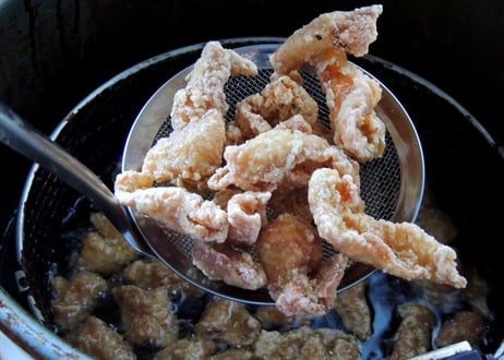 【送料無料 業務用】パリパリ鶏皮揚げ500g　8kg入り（500ｇ×8袋×2合わせ）【冷凍食品 業務用 から揚げ 鶏肉 鶏皮 イベント オードブル パーティ おつまみ お弁当 居酒屋 時短】