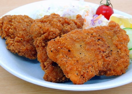 【送料無料 業務用】骨なしフライドチキン 旨辛味 100g×100枚 冷凍 鶏もも肉 フライドチキン 唐揚げ 惣菜 弁当 イベント パーティ クリスマス 大容量