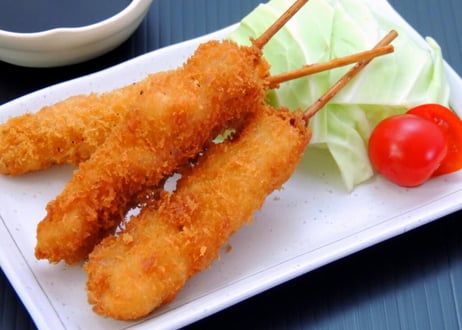 【送料無料 業務用】鶏串カツ30g　300本入り（10本×15袋×2合わせ）【冷凍食品 鶏肉 鶏もも 串カツ 串揚げ イベント オードブル お弁当 パーティ おつまみ 居酒屋 時短】