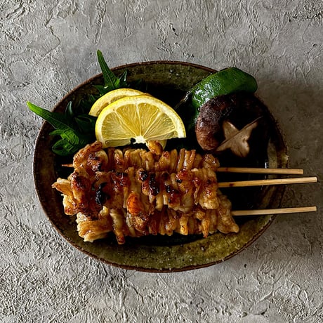【少量サイズ/送料別】焼き鳥 鶏皮串 30g 50本（50本×1箱）業務用 加熱済み 冷凍 焼鳥 皮串 かわ串 居酒屋 学園祭 屋台 イベント キッチンカー お祭り