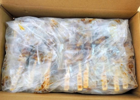 【少量サイズ/送料別】炭火焼鳥皮串たれ22ｇ（50本入）【業務用 冷凍食品 鶏肉 通販 キャンプ 焼き鳥 たれ付き 串焼き バーベキュー 鶏皮 おつまみ オードブル 時短 レンジ】