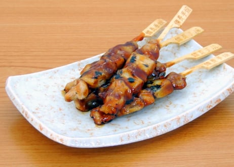 【少量サイズ/送料別】炭火焼鳥もも葱串たれ22ｇ（50本入）【業務用 冷凍食品 鶏肉 キャンプ 焼き鳥 たれ付き 串焼き バーベキュー 鶏もも おつまみ オードブル 時短 レンジ】