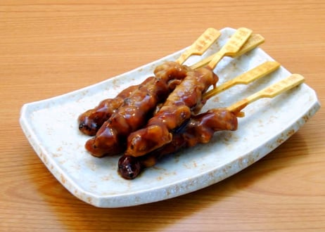【少量サイズ/送料別】炭火焼鳥もも串たれ22g（50本入）【業務用 冷凍食品 鶏肉 キャンプ 焼き鳥 たれ付き 串焼き バーベキュー もも肉 おつまみ オードブル 時短 レンジ】