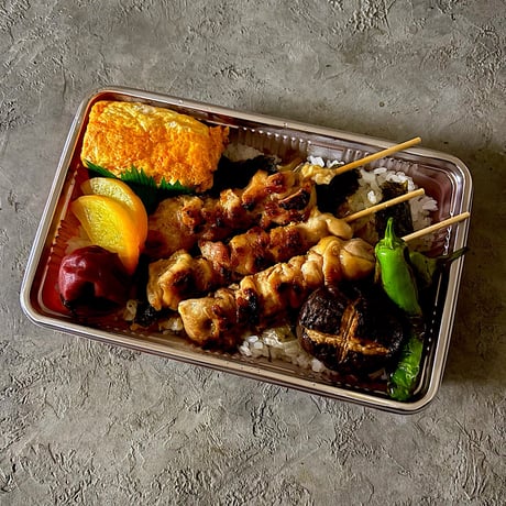 【送料無料 業務用】焼き鳥 もも串 30g 300本（50本×6箱）冷凍 焼鳥 加熱済み 飲食店 居酒屋 学園祭 屋台 イベント BBQ キッチンカー お祭り