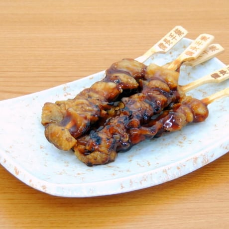 【少量サイズ/送料別】炭火焼鳥かわ串たれ 22ｇ 50本（50本×1箱）【業務用 冷凍食品 鶏肉 通販 キャンプ 焼き鳥 たれ付き 串焼き バーベキュー 鶏皮 おつまみ オードブル 時短 レンジ】