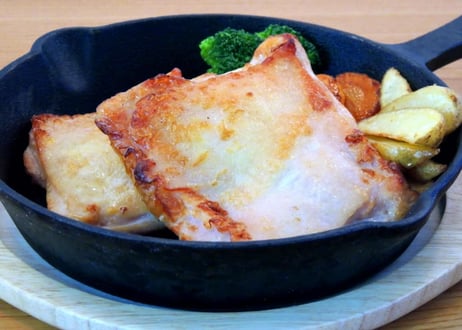 【送料無料 業務用】ローストチキンステーキ150g　60枚入り（5枚×6袋×2合わせ）【冷凍食品 鶏肉 鶏もも クリスマス バーベキュー グリル イベント オードブル 焼き鳥 パーティ 時短】