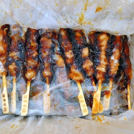 【少量サイズ/送料別】炭火焼鳥もも串たれ 22g 50本（50本×1箱）【業務用 冷凍食品 鶏肉 キャンプ 焼き鳥 たれ付き 串焼き バーベキュー もも肉 おつまみ オードブル 時短 レンジ】