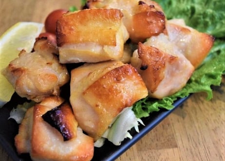 【少量サイズ/送料別】大粒ローストカットチキン（1kg袋）【業務用 冷凍食品 鶏肉 通販 クリスマス 肉 バーベキュー もも肉 イベント オードブル 焼き鳥 パーティ 居酒屋 時短】
