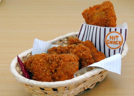 【送料無料 業務用】骨なしフライドチキン 旨辛味 100g×100枚 冷凍 鶏もも肉 フライドチキン 唐揚げ 惣菜 弁当 イベント パーティ クリスマス 大容量