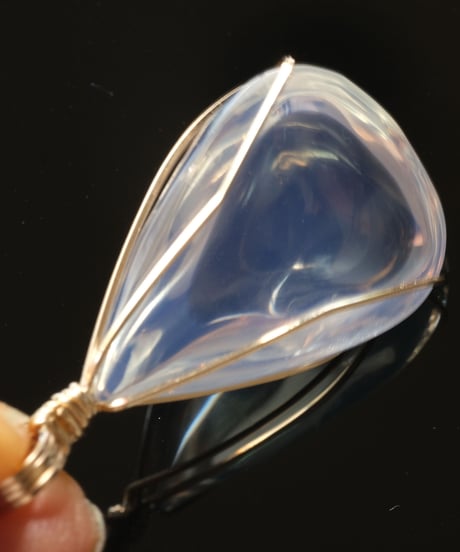 光を注ぐ★ホワイトオパール色