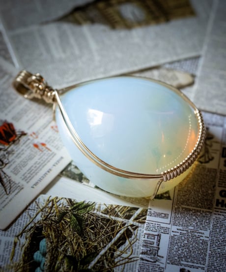 心の断捨離☆オパールホワイト色 | E Ku'u Crystal