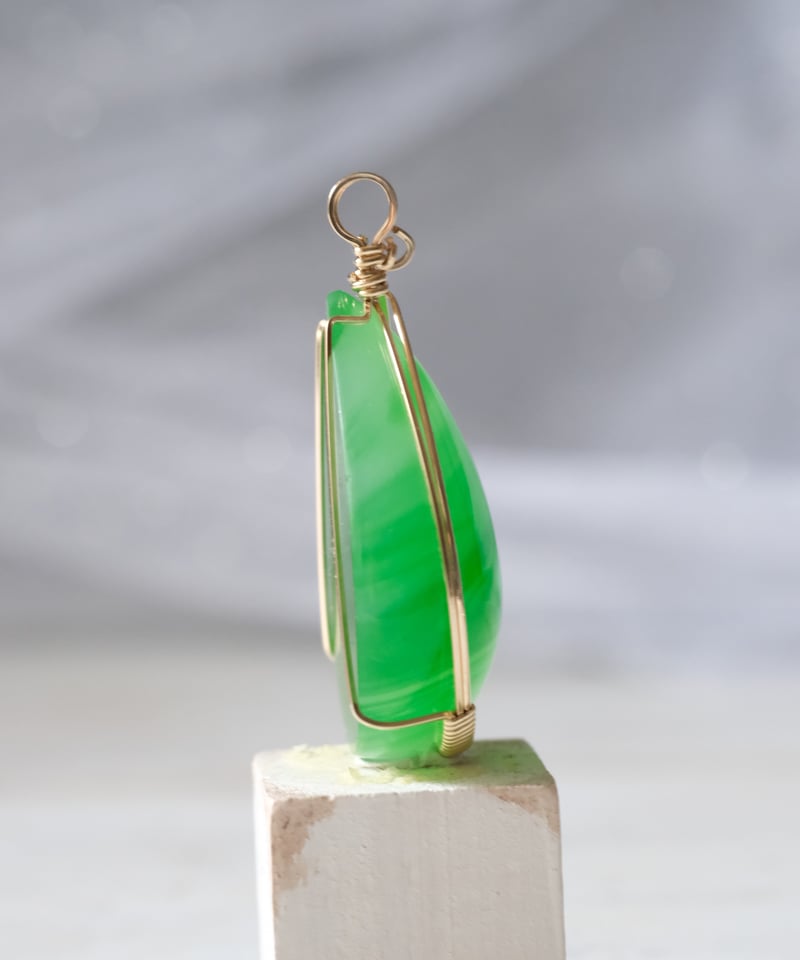 お値下げ　アンダラクリスタル　希少　グリーンアップル　インドネシア産　3267g インドネシア産！！アンダラクリスタル！！ | Moon Crystal