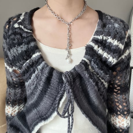 white pearl necklace