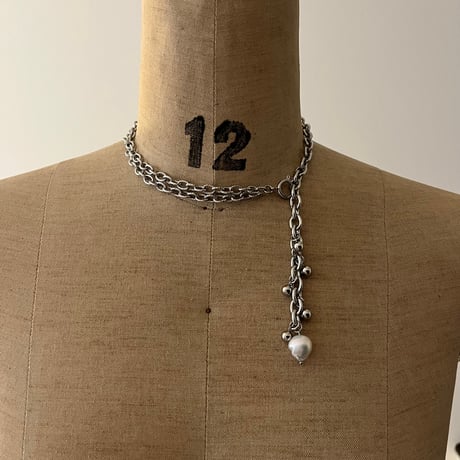 white pearl necklace
