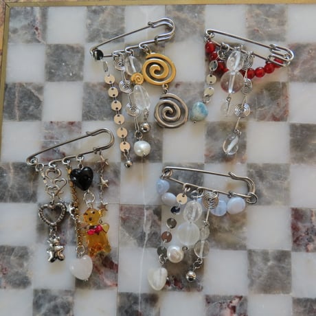 chipie original brooch