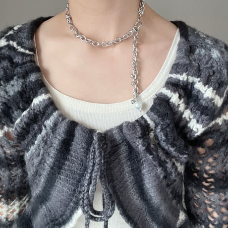 white pearl necklace