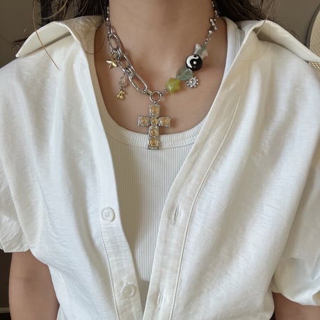 guru guru cross necklace