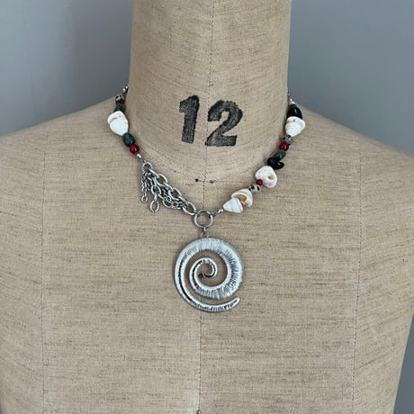 guru guru necklace