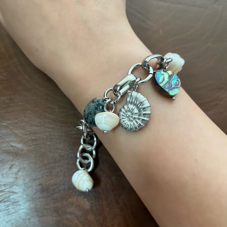 shell bracelet