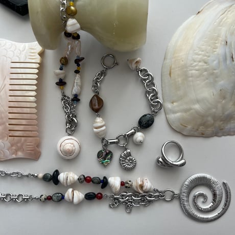 guru guru necklace