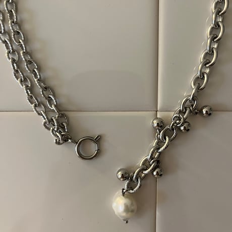 white pearl necklace