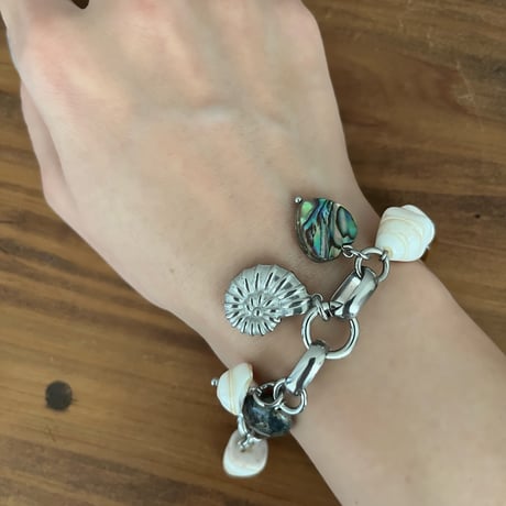 shell bracelet