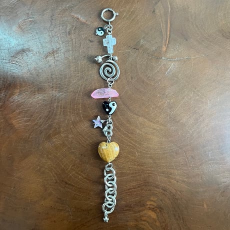 charm bracelet ꩜✧˖°.-yin yang-