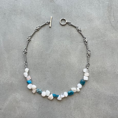 stone necklace ☠︎︎ ⋆₊ ♱ (moonstone/apatite）