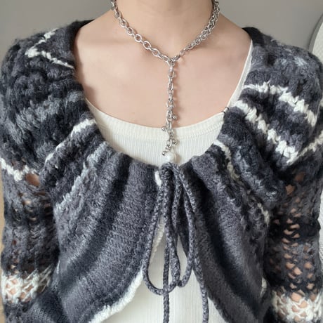 white pearl necklace
