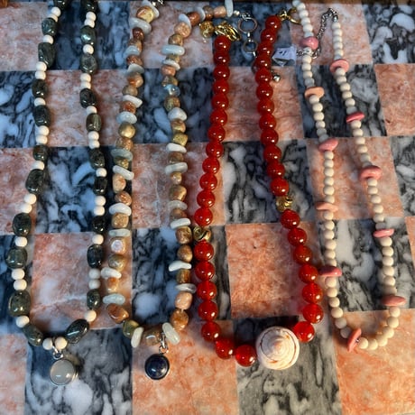 stone necklace  ˖𖦹๋࣭ ⭑（carnelian/shell）