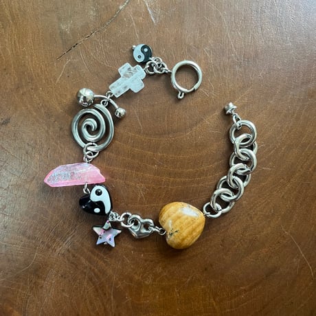 charm bracelet ꩜✧˖°.-yin yang-