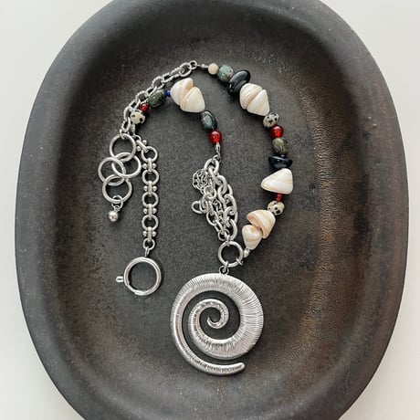 guru guru necklace
