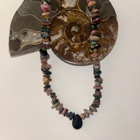 stone necklace-tourmaline × black onyx