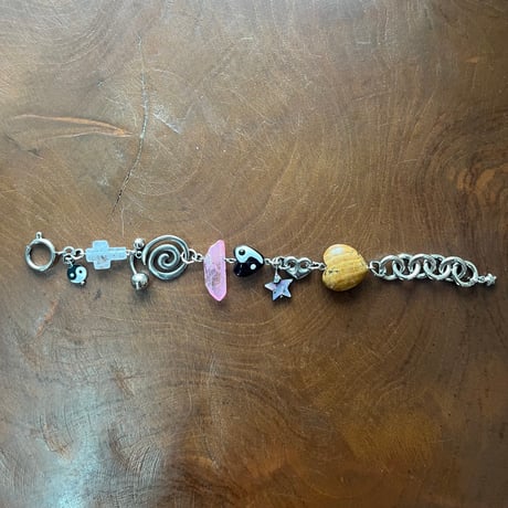 charm bracelet ꩜✧˖°.-yin yang-