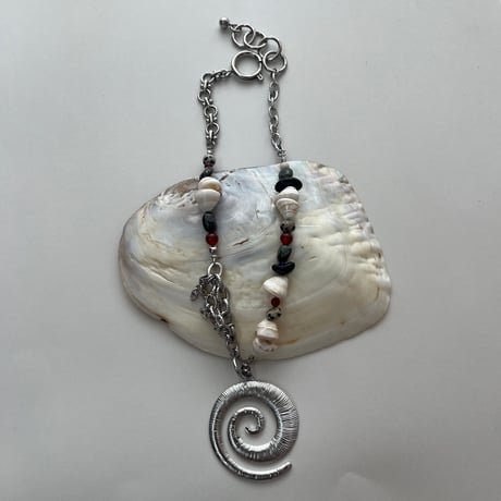 guru guru necklace