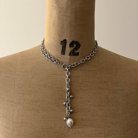 white pearl necklace