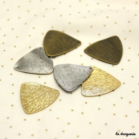 Perle « Triangle ondulé brossé »
